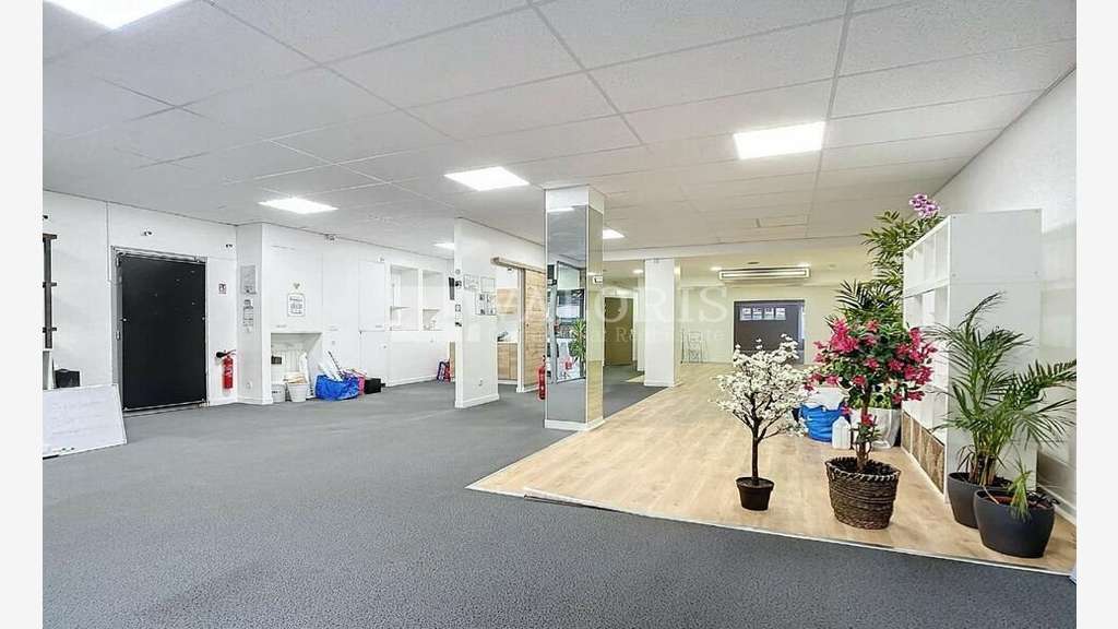 AV local d'exception 503m² au centre de Chambéry