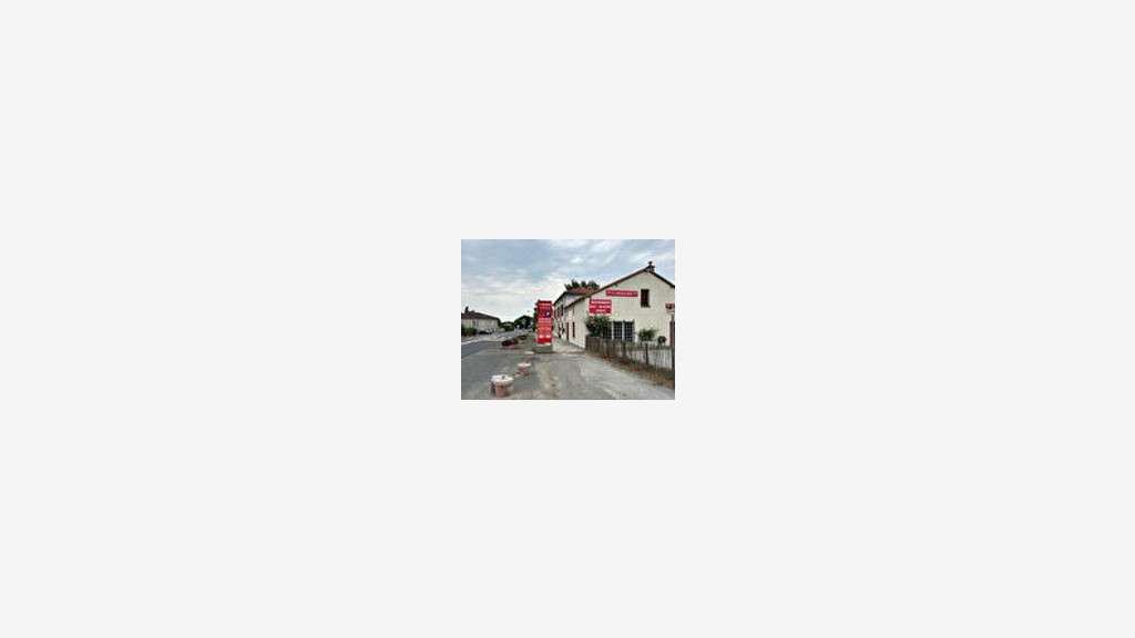 Vente ancien restaurant 440m² Chamboret axe N147