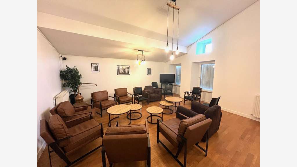 Local commercial de 220m² à vendre à Champniers