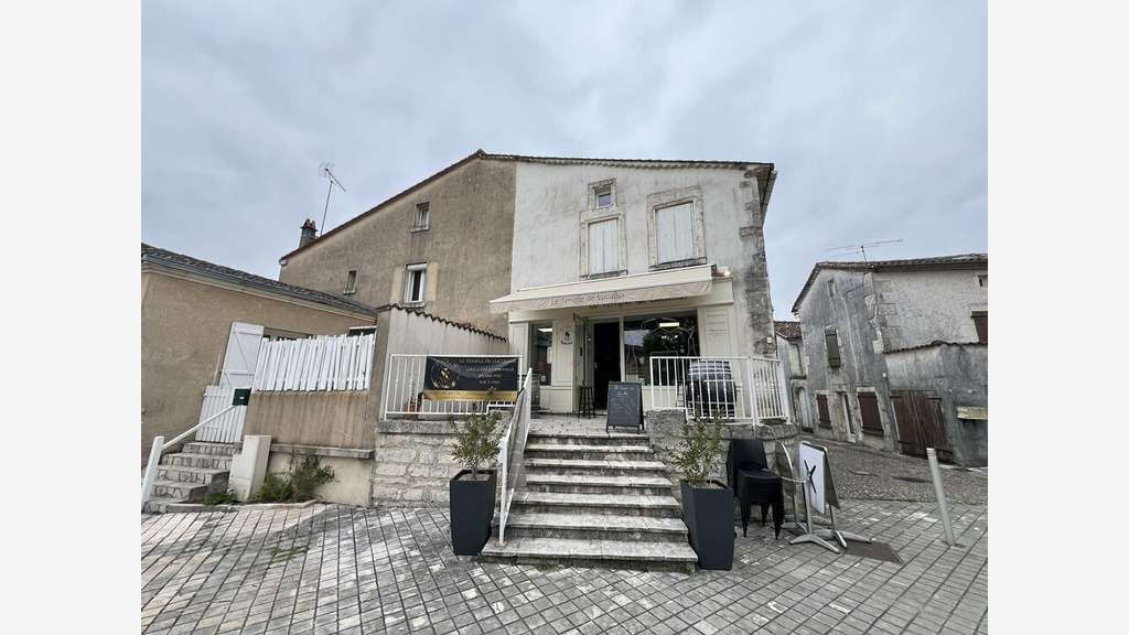 Local commercial de 220m² à vendre à Champniers