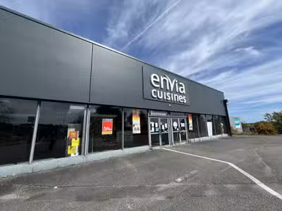 Local commercial de 600m² à vendre à Champniers