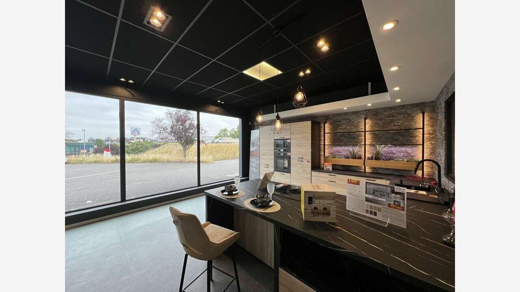 Local commercial de 600m² à vendre à Champniers