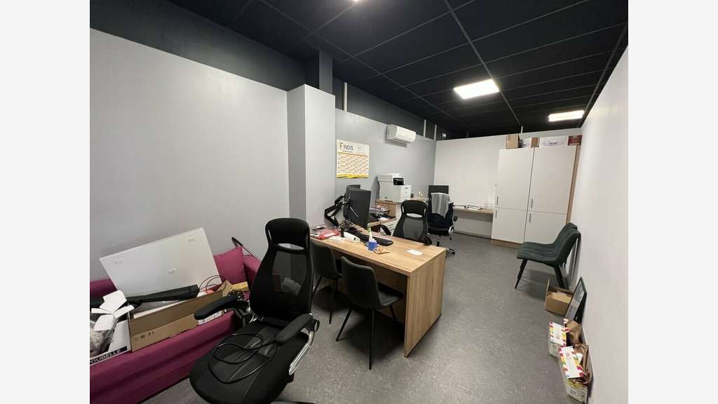 Local commercial de 600m² à vendre à Champniers