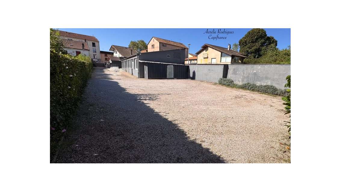 Local 425m² à vendre zone Ua à Charnay-lès-Mâcon