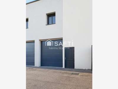 Vente local professionnel 120m² à Charnècles 