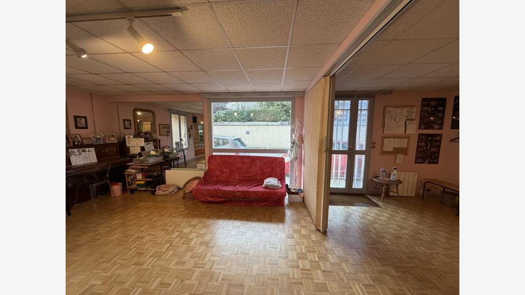 Local 119m² avec parking à vendre à Chartres