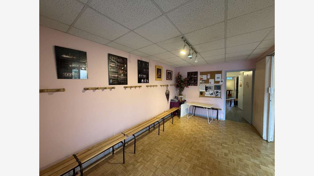Local 119m² avec parking à vendre à Chartres