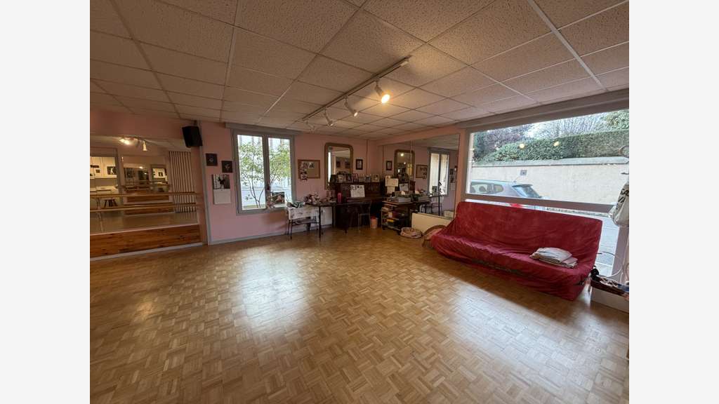 Local 119m² avec parking à vendre à Chartres