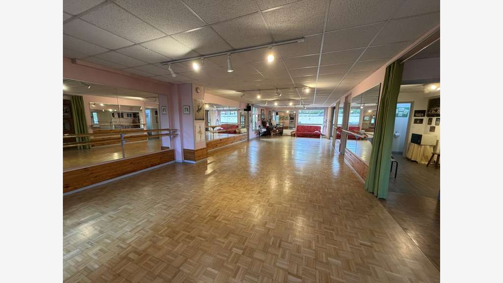 Local 119m² avec parking à vendre à Chartres