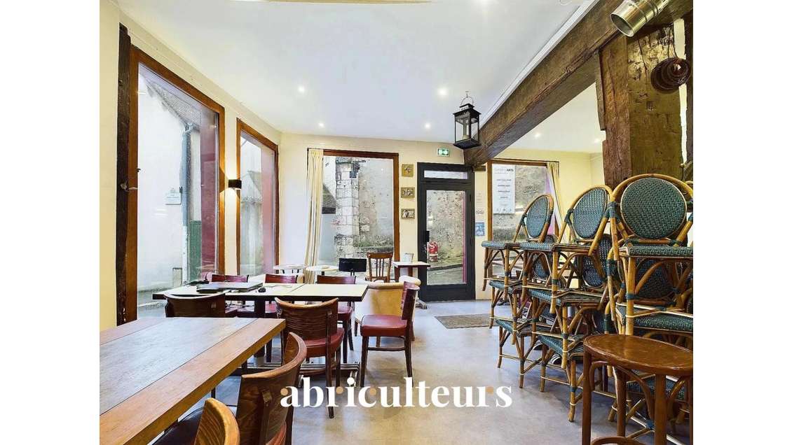 Local commercial avec terrasses - 152 m² -