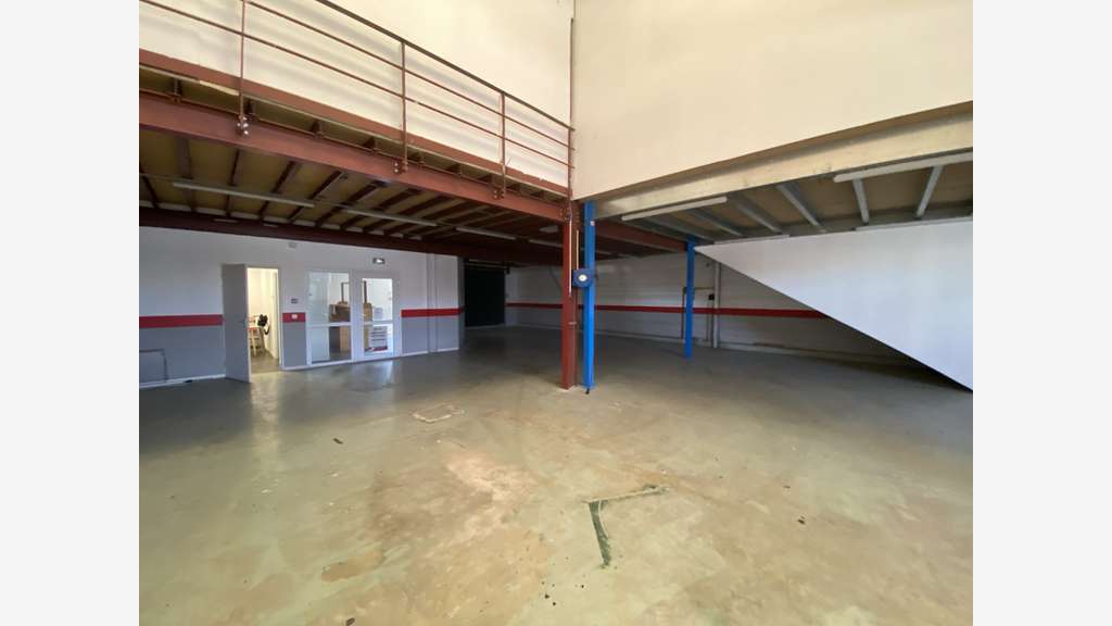 Vente local commercial 431m² à Chartres accès A11