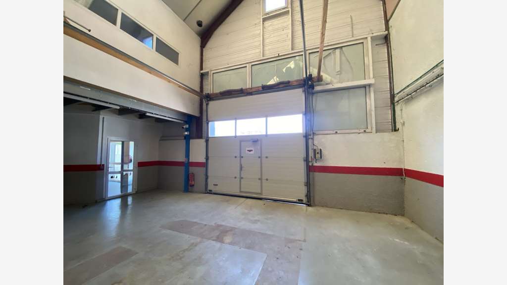 Vente local commercial 431m² à Chartres accès A11