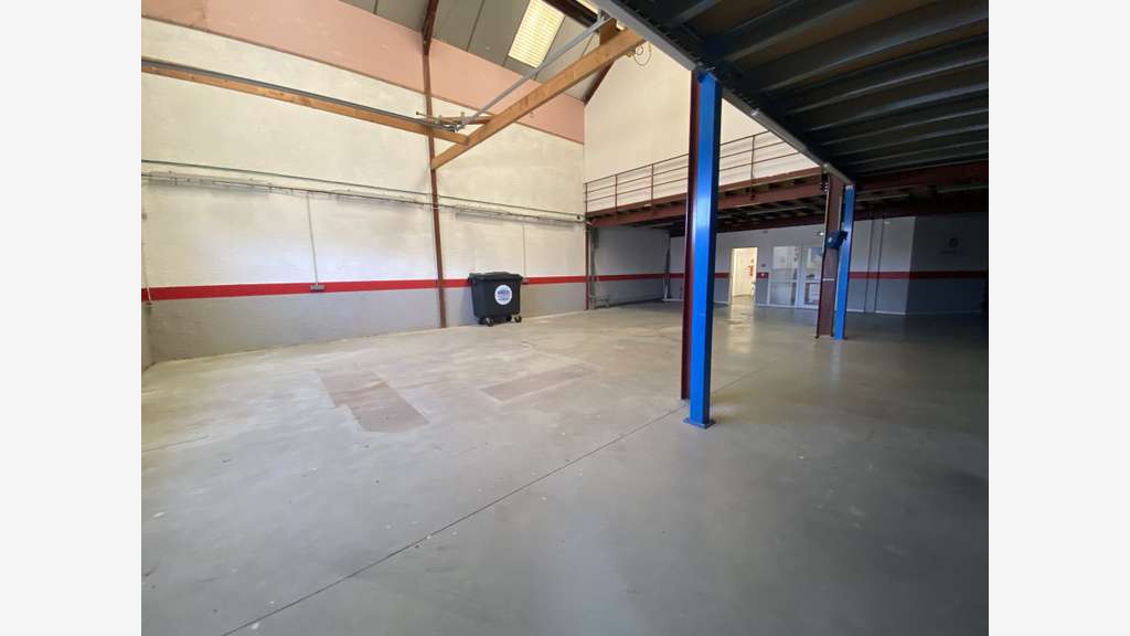 Vente local commercial 431m² à Chartres accès A11