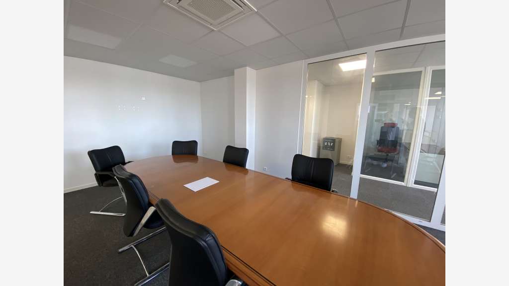Vente local commercial 431m² à Chartres accès A11