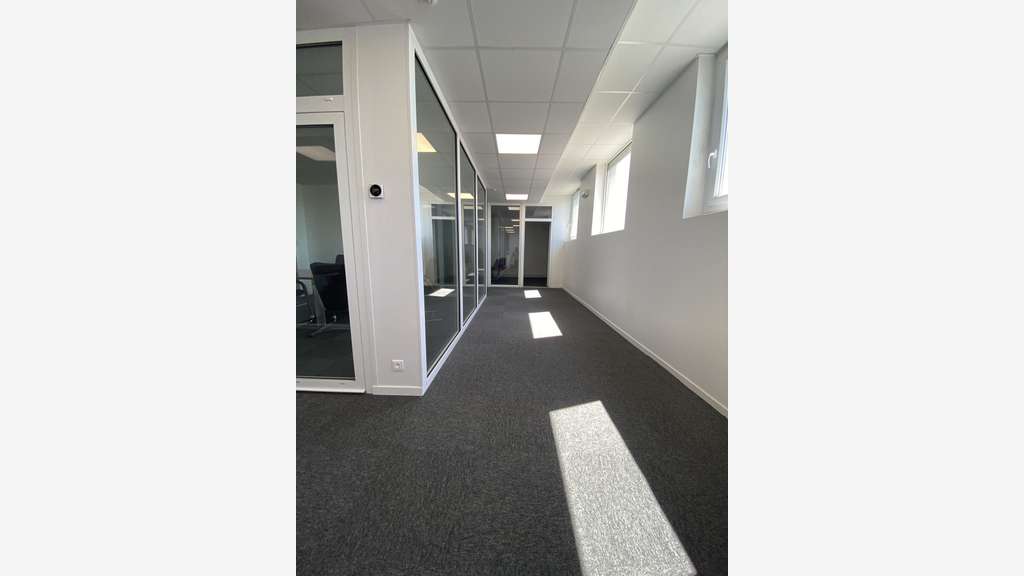 Vente local commercial 431m² à Chartres accès A11