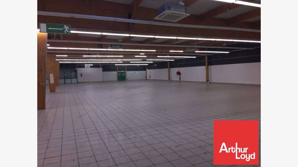 Cède local commercial 1950m² Chasseneuil du Poitou