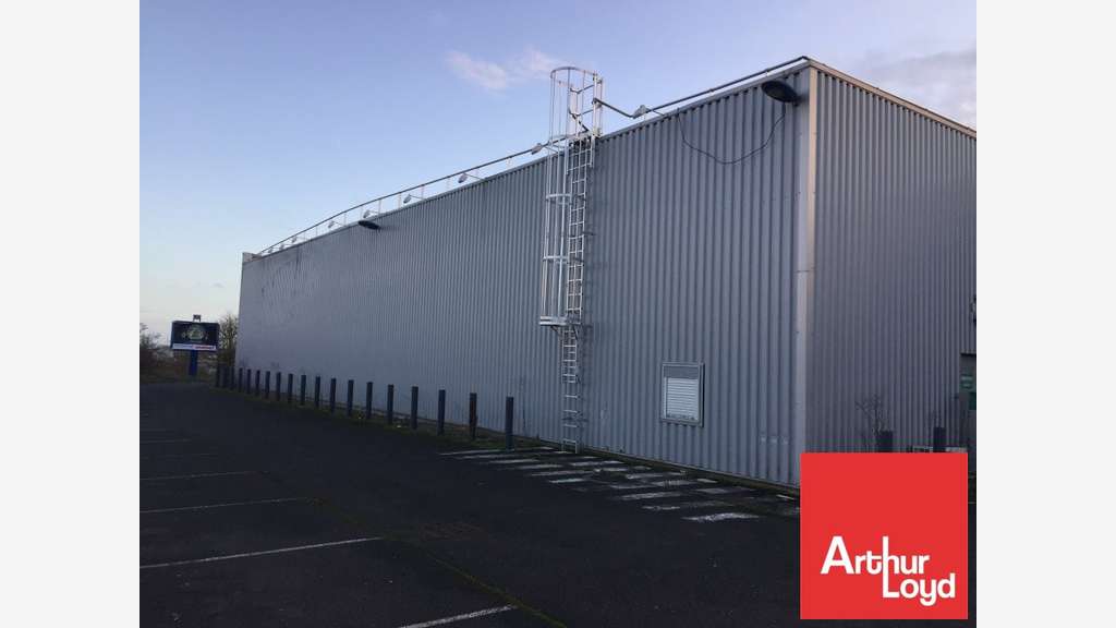 Cède local commercial 1950m² Chasseneuil du Poitou