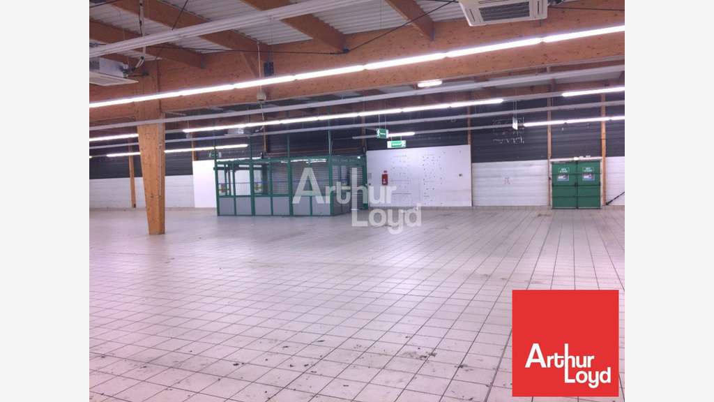 Cède local commercial 1950m² Chasseneuil du Poitou