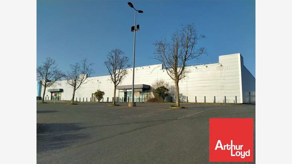 Cède local commercial 1950m² Chasseneuil du Poitou