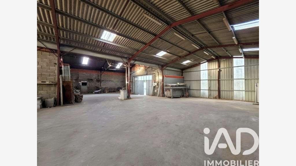 Av bâtiment pro 760m² à Chasseneuil-sur-Bonnieure