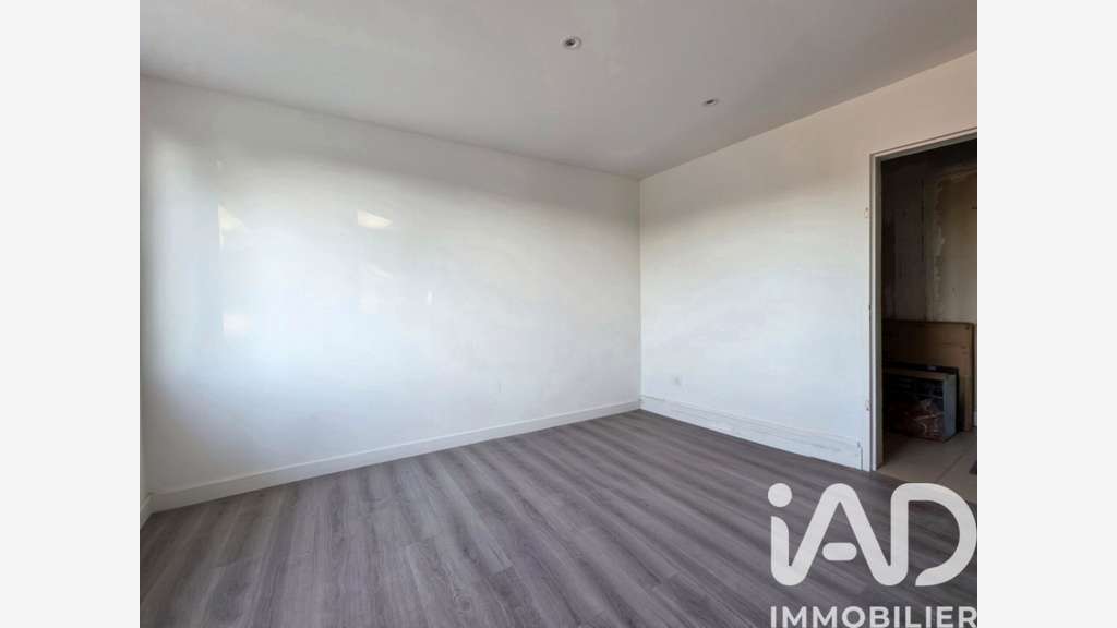 Av bâtiment pro 760m² à Chasseneuil-sur-Bonnieure