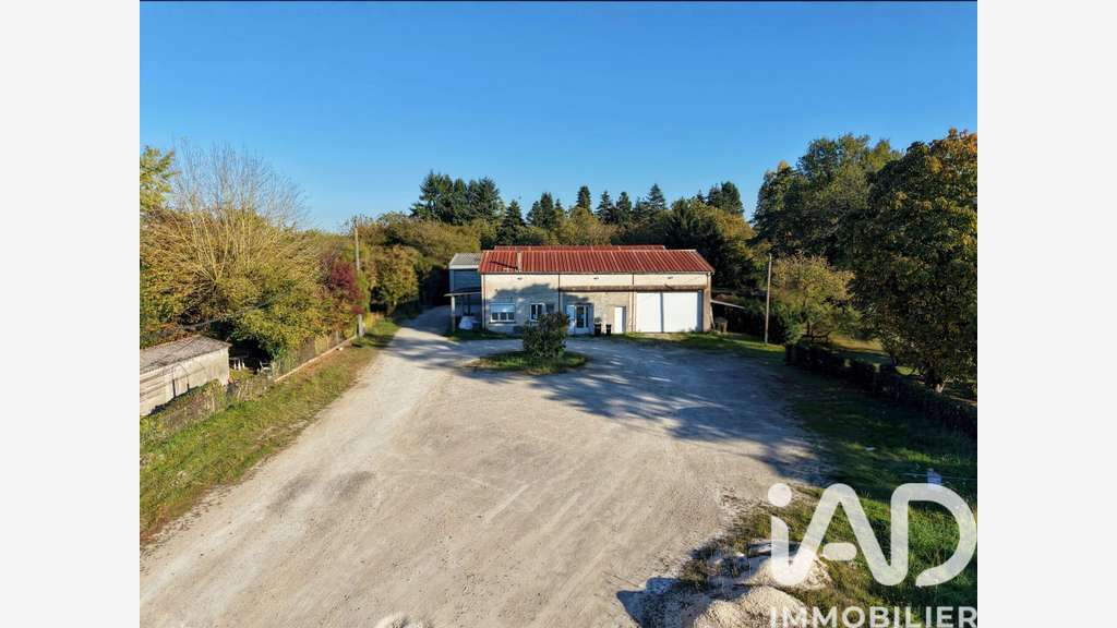 Av bâtiment pro 760m² à Chasseneuil-sur-Bonnieure