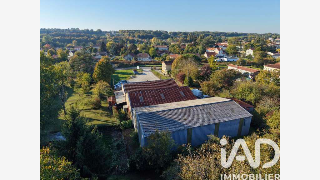 Av bâtiment pro 760m² à Chasseneuil-sur-Bonnieure