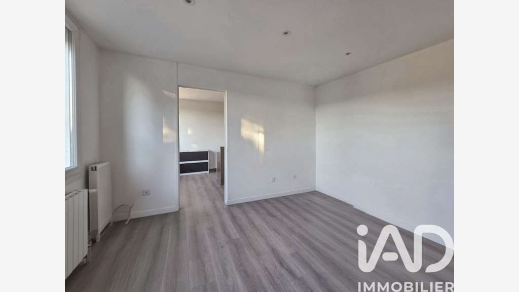 Av bâtiment pro 760m² à Chasseneuil-sur-Bonnieure