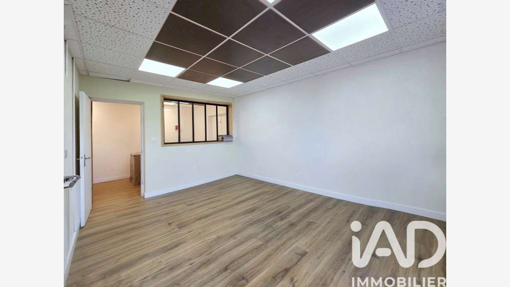 Av bâtiment pro 760m² à Chasseneuil-sur-Bonnieure