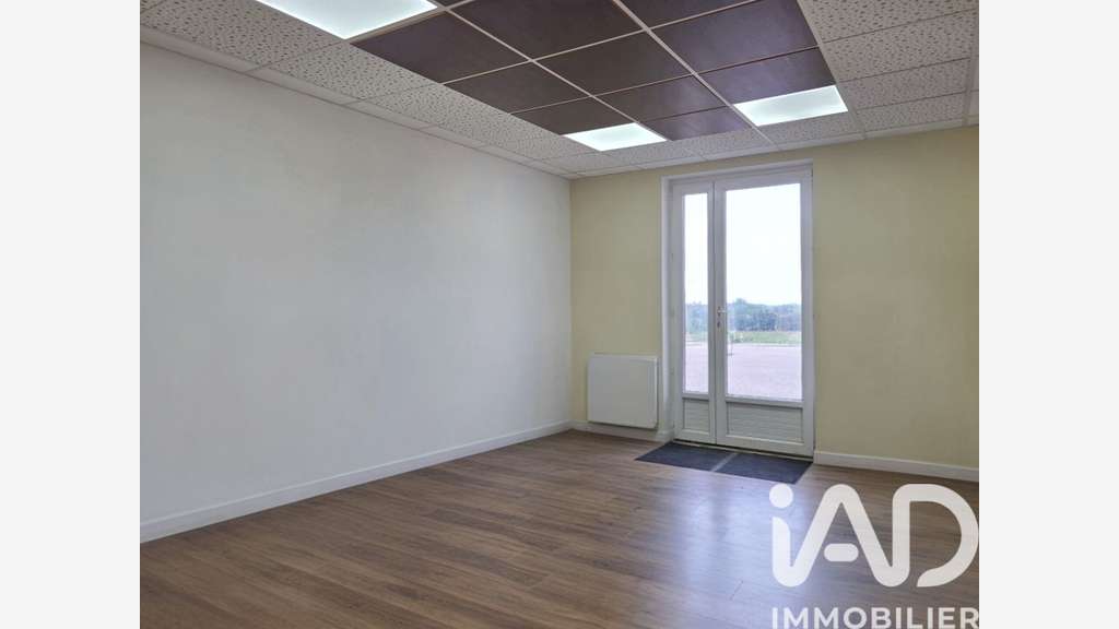 Av bâtiment pro 760m² à Chasseneuil-sur-Bonnieure