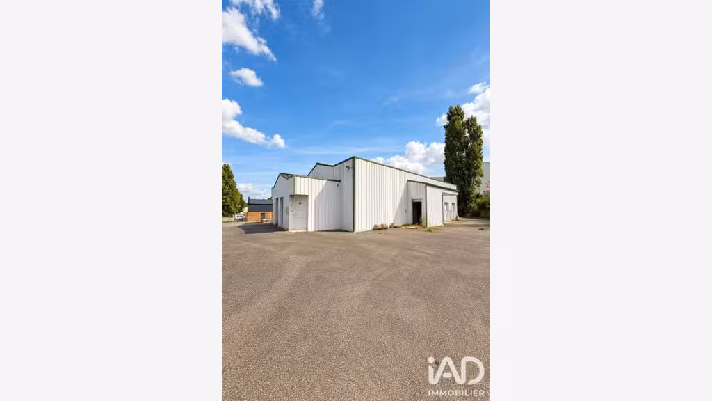 Vente local d'activité de 385m² à Châteaubourg