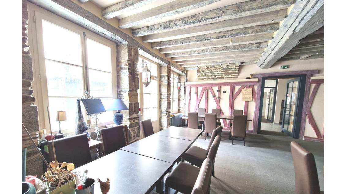 Vente murs commerciaux 98m² à Châteaugiron centre