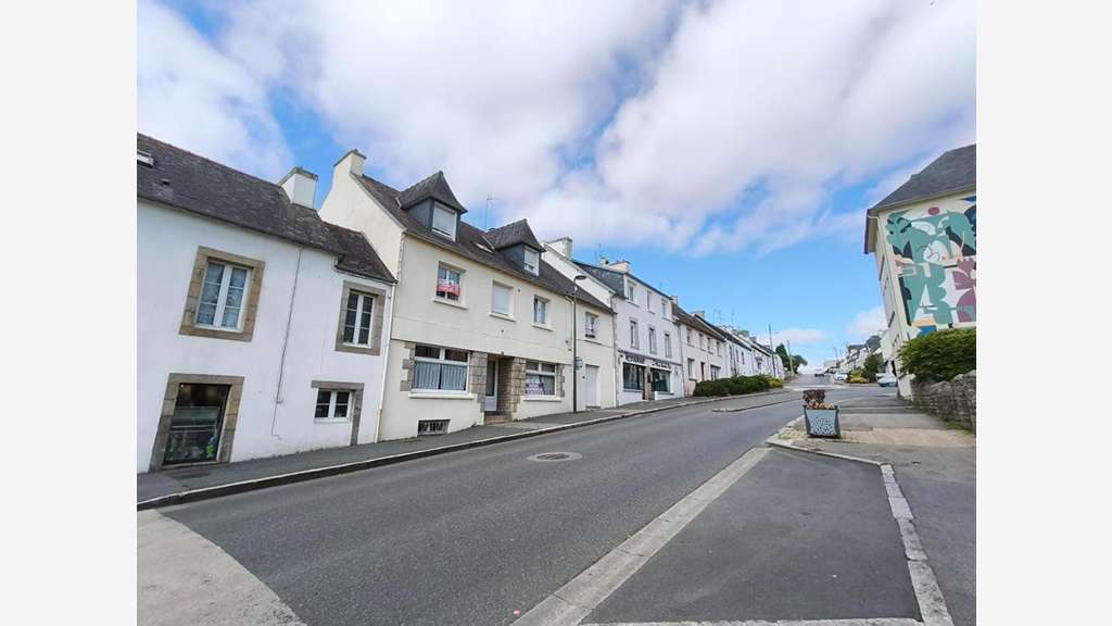 Vente murs commerciaux 122m² à Châteauneuf du Faou