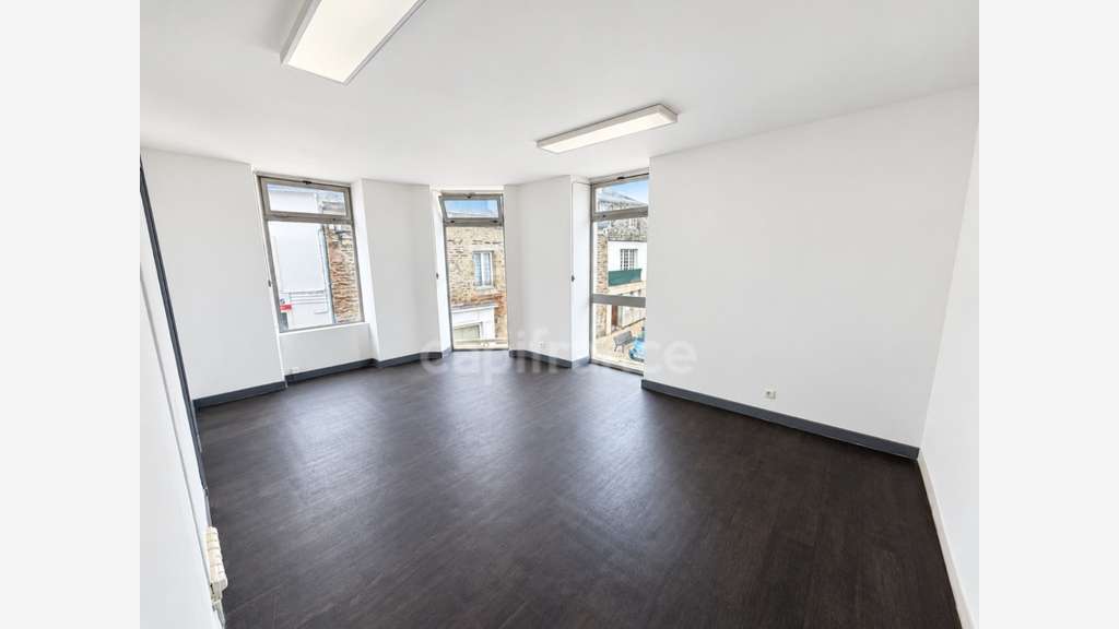 Local/bureau 87m² à vendre Châteauneuf du Faou