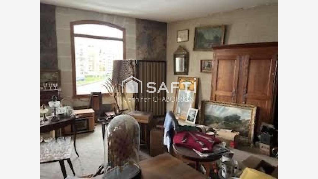 AV local antiquaire 114m² à Châtellerault bon empl