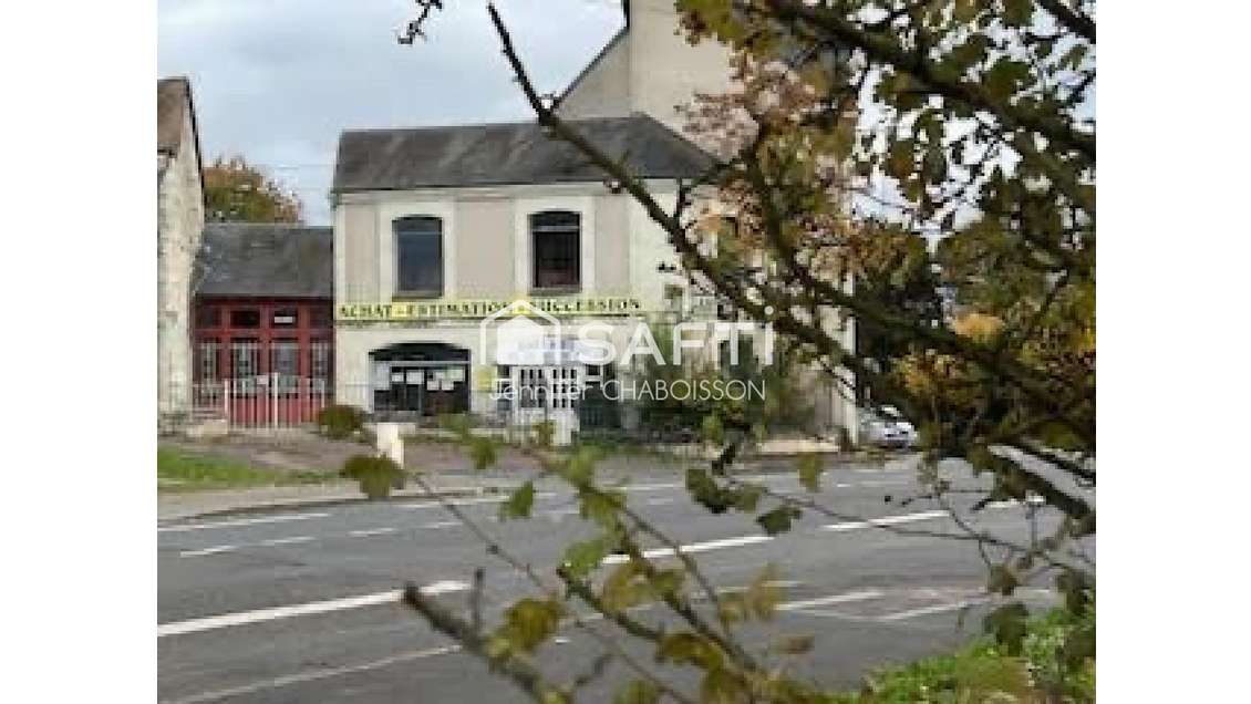 AV local antiquaire 114m² à Châtellerault bon empl
