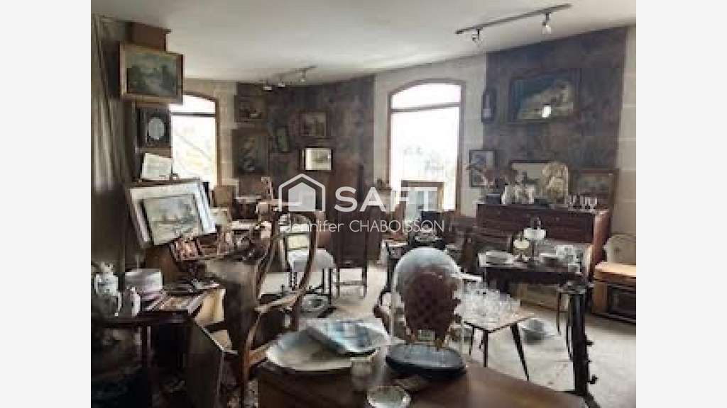 AV local antiquaire 114m² à Châtellerault bon empl