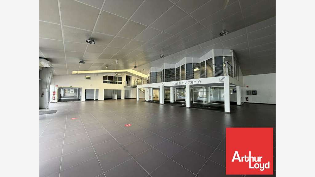 Vente local 1614m² empl stratégique Châtellerault
