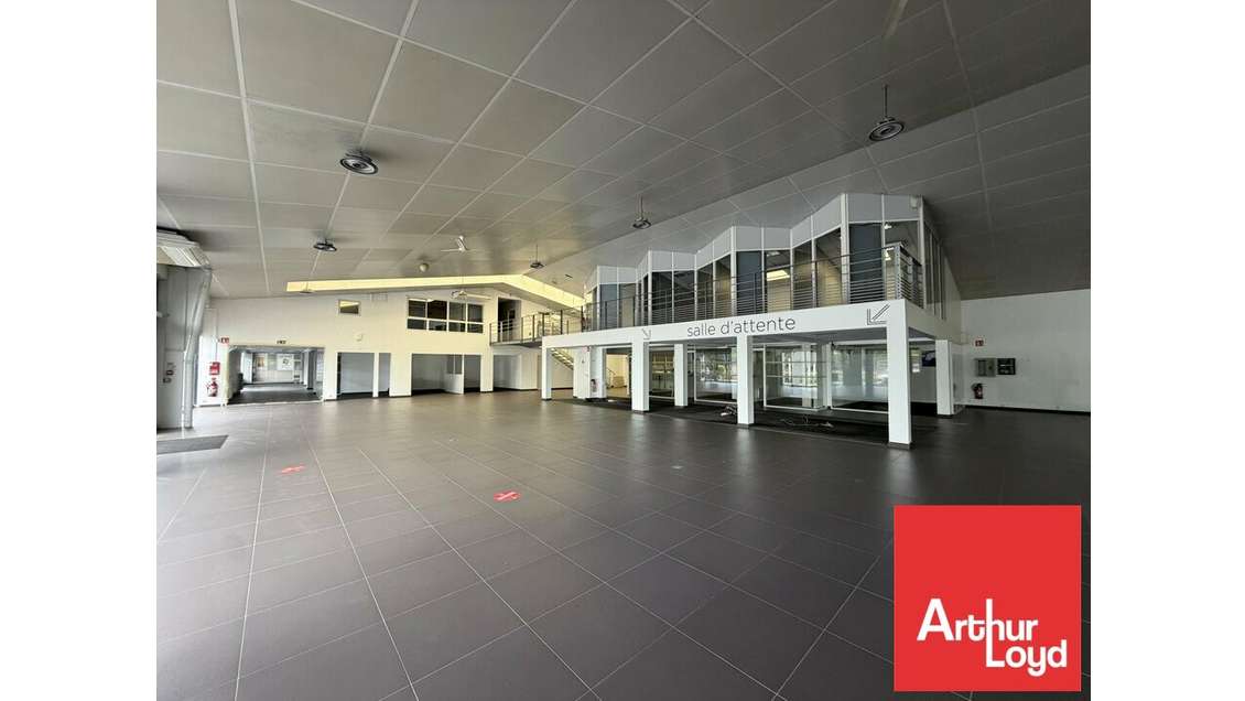 Vente local 1614m² empl stratégique Châtellerault