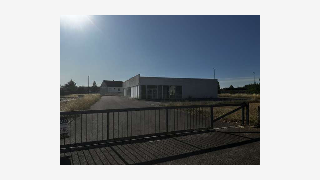 Vente bâtiment de 600m² en za Chatenoy le Royal