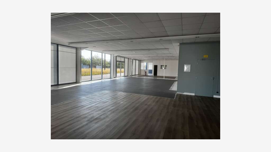 Vente bâtiment de 600m² en za Chatenoy le Royal