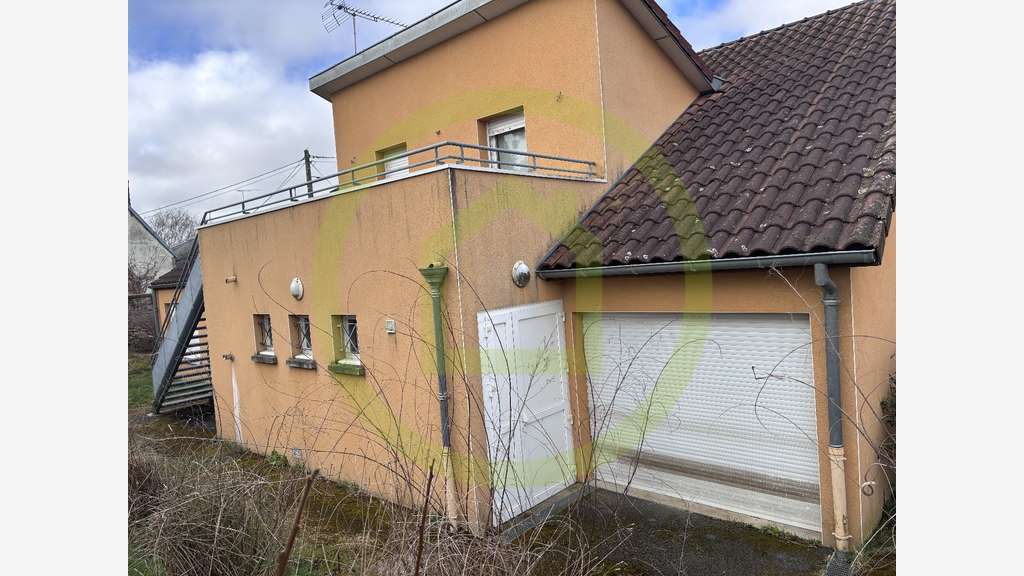 Local 200m² et appart indépendant à Chénérailles