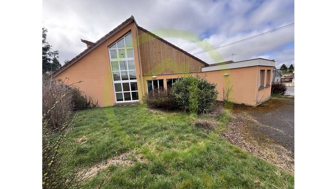 Local 200m² et appart indépendant à Chénérailles