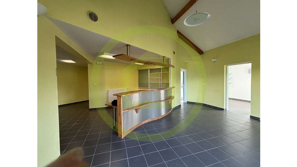 Local 200m² et appart indépendant à Chénérailles