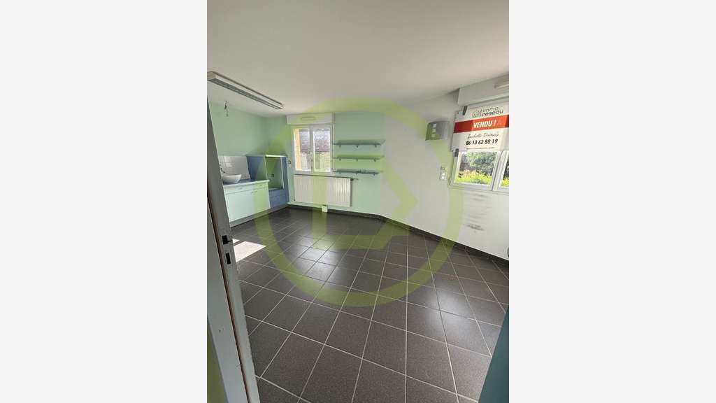 Local 200m² et appart indépendant à Chénérailles