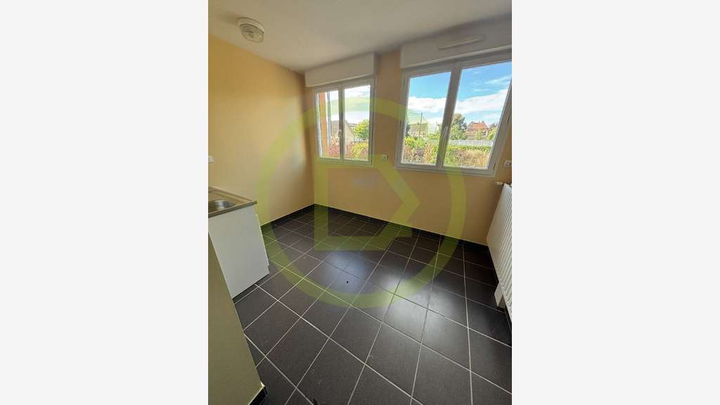 Local 200m² et appart indépendant à Chénérailles