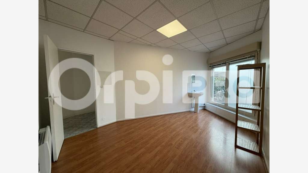 A vendre local commercial 77m² à Chilly-Mazarin