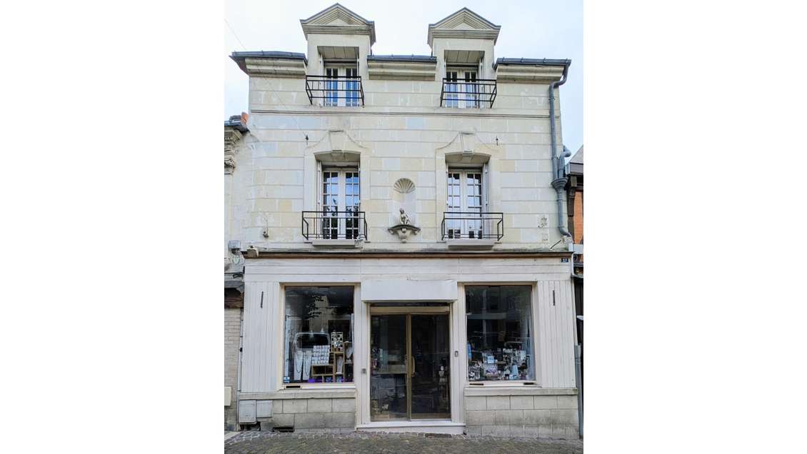 belle boutique sur un emplacement n°1 bis