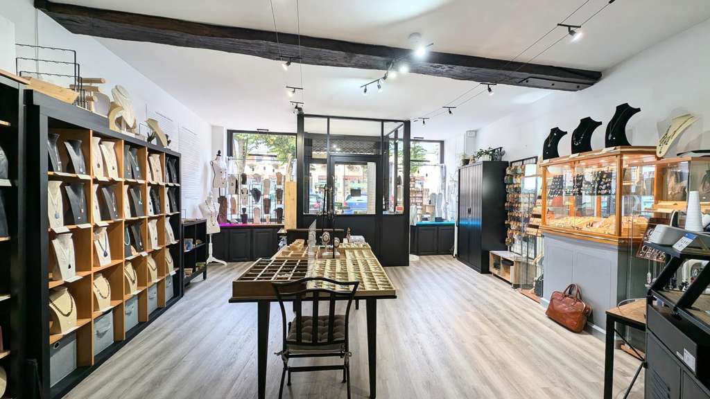Vente local commercial 196m² empl N°1 à Chinon