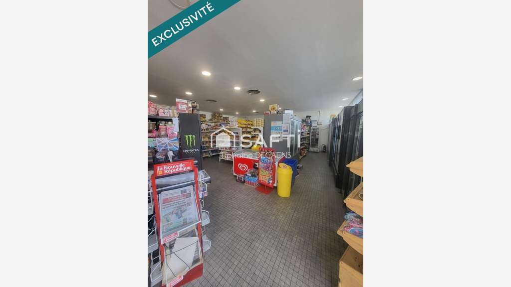 Lot de 2 commerces avec parking privé à Chinon
